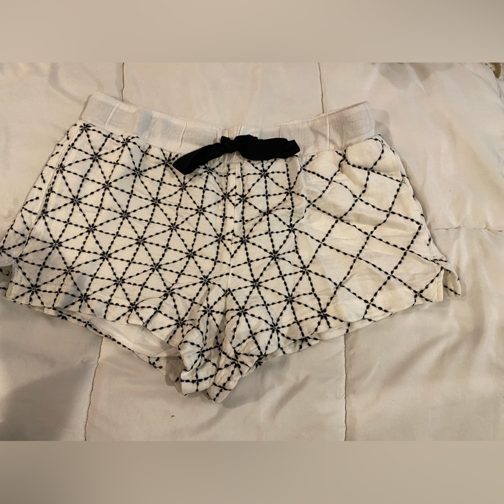 Lou & Grey shorts size small. Never worn